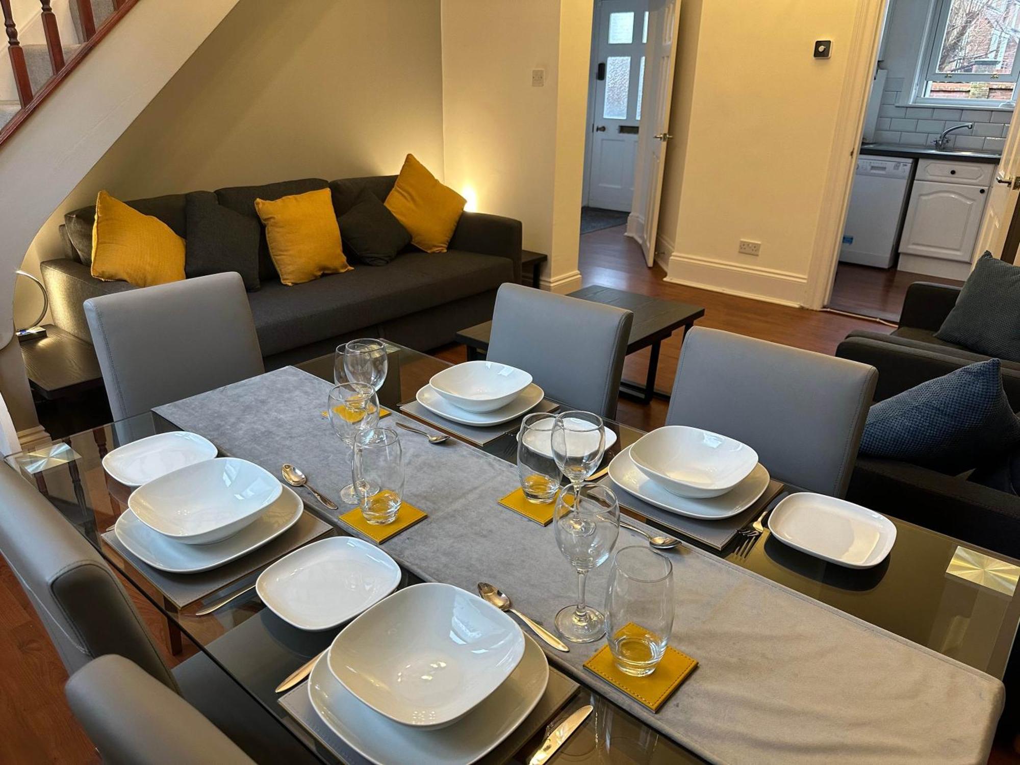 Hyde Brewery House - 2 Bedroom House With Parking Winchester Buitenkant foto